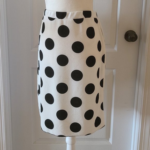 Polka dot skirt. - Picture 1 of 2